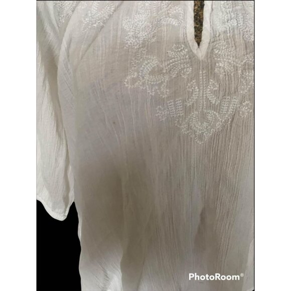 🌸3/$15🌸White Wide Neck Embroidered Peasant Blouse Short Sleeve Small - Picture 2 of 4